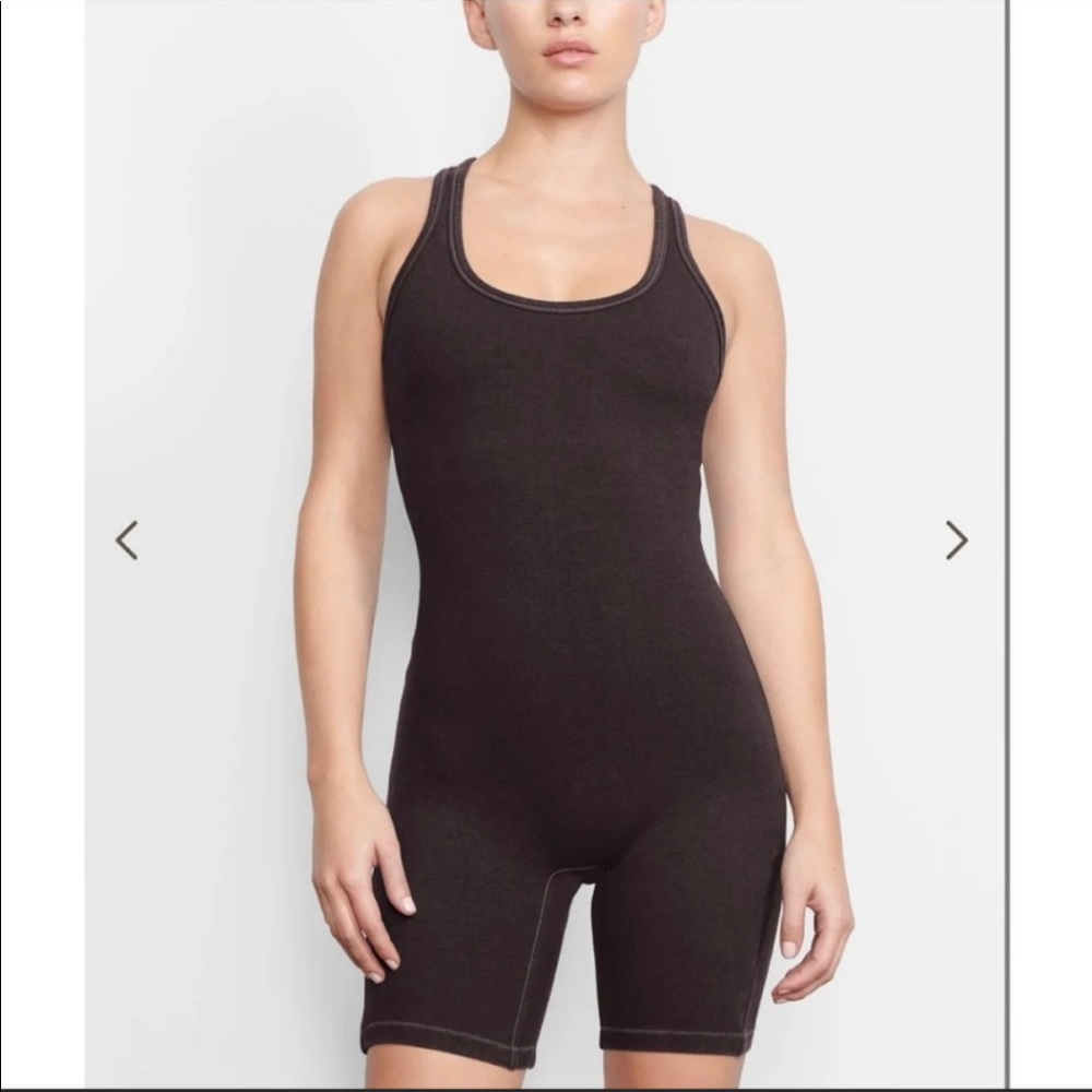 SKIMS OUTDOOR BASIC MID THIGH BODYSUIT
